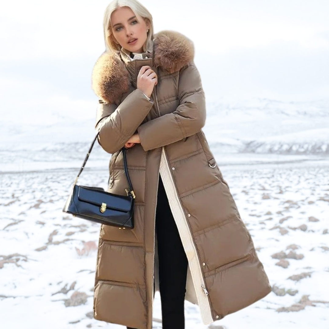 Agnes — Kuscheliger Wintermantel mit Kunstfell-Kapuze und Gürtel für Damen, Das Modehaus Luzern