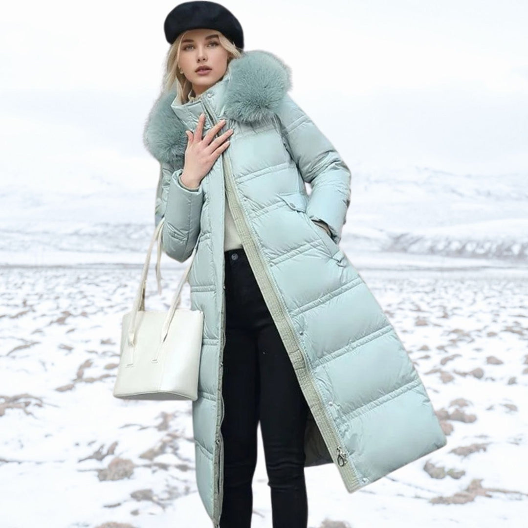 Agnes — Kuscheliger Wintermantel mit Kunstfell-Kapuze und Gürtel für Damen, Das Modehaus Luzern