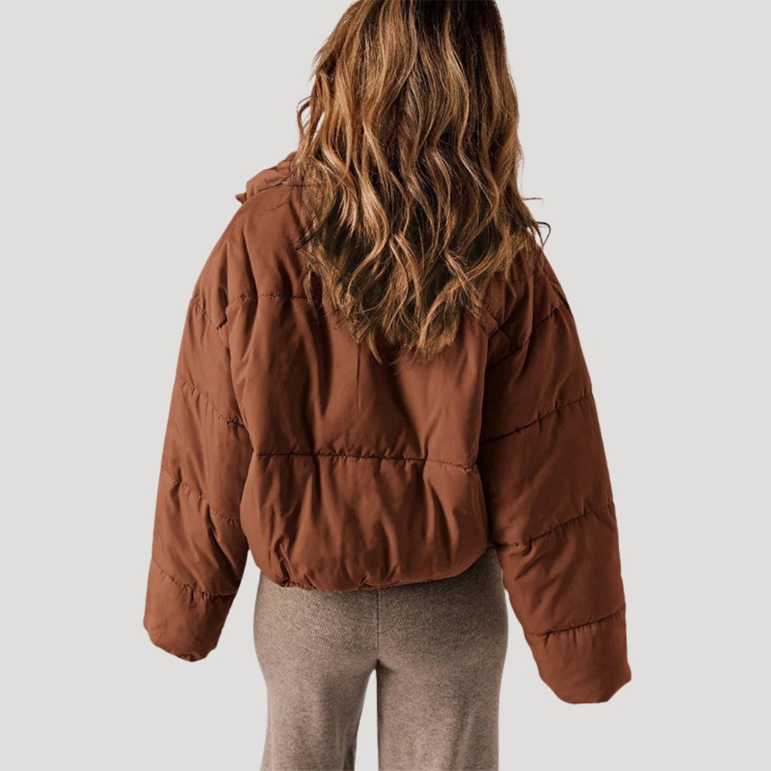 Aline — Warme kurze wattierte Winterjacke für Damen mit hohem Kragen, Das Modehaus Luzern