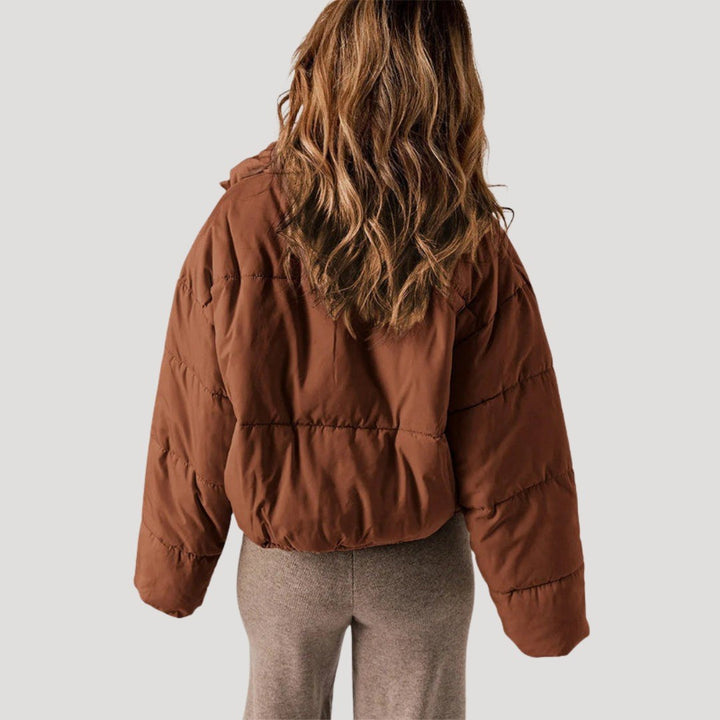 Aline — Warme kurze wattierte Winterjacke für Damen mit hohem Kragen, Das Modehaus Luzern