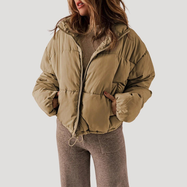 Aline — Warme kurze wattierte Winterjacke für Damen mit hohem Kragen, Das Modehaus Luzern