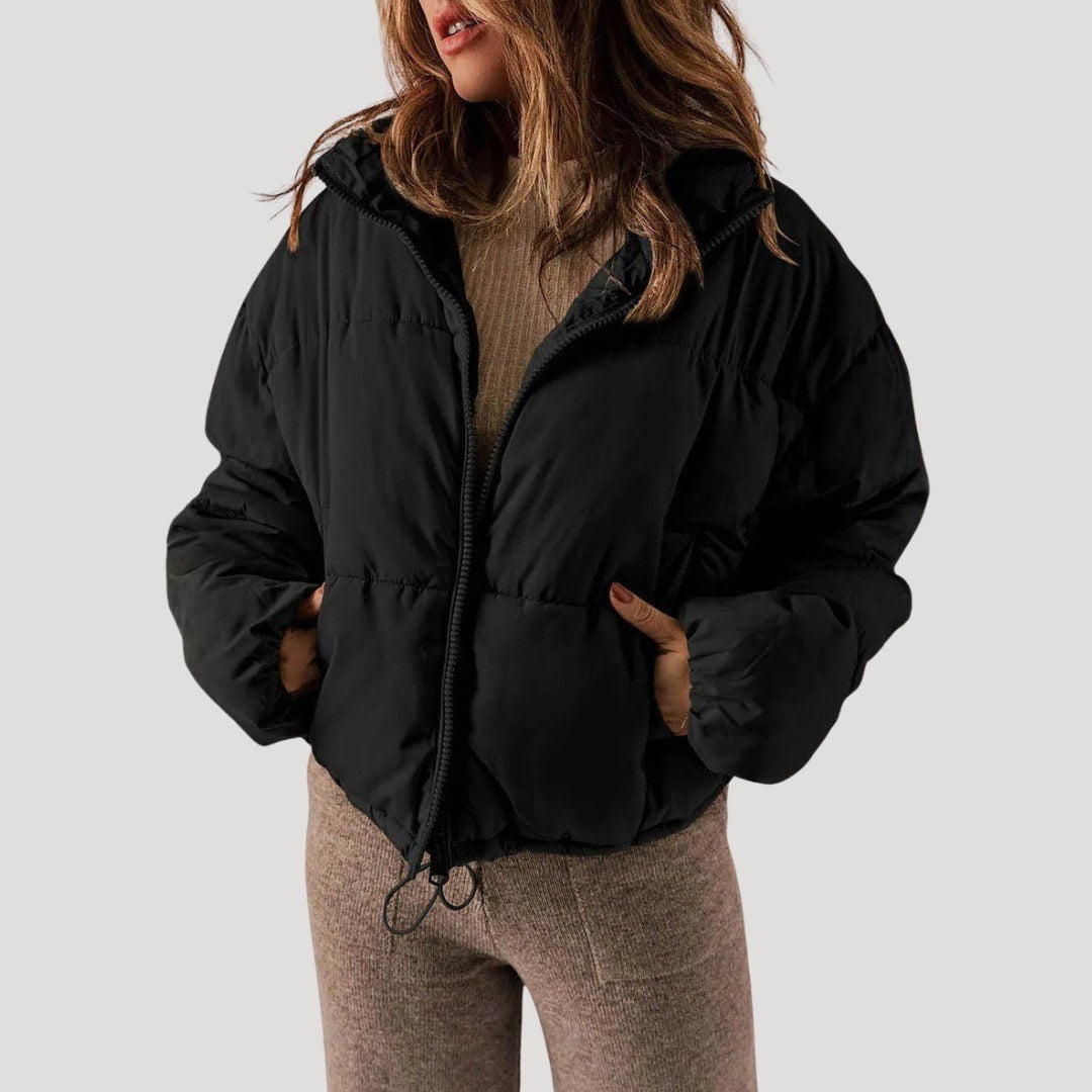 Aline — Warme kurze wattierte Winterjacke für Damen mit hohem Kragen, Das Modehaus Luzern