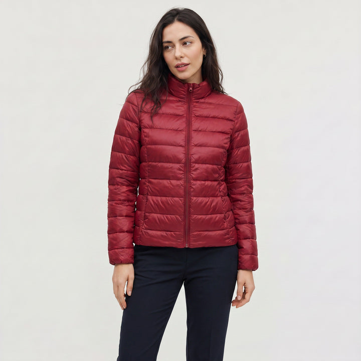 Amelie — Winddichte wasserabweisende Winterjacke für Damen mit Stehkragen, Das Modehaus Luzern