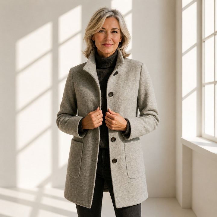 Anna — Klassischer Wollmantel für Damen in Midi-Länge mit Knopfleiste, Das Modehaus Luzern