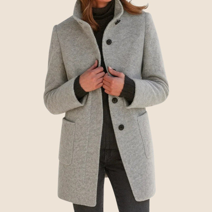 Anna — Klassischer Wollmantel für Damen in Midi-Länge mit Knopfleiste, Das Modehaus Luzern
