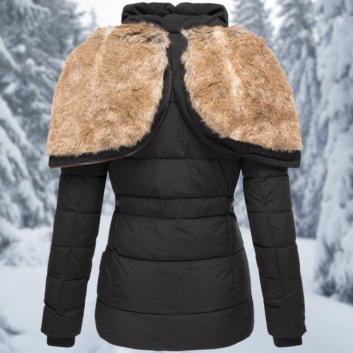 Annemarie — Warme Daunenjacke für Damen mit Kunstfell-Kapuze, Das Modehaus Luzern