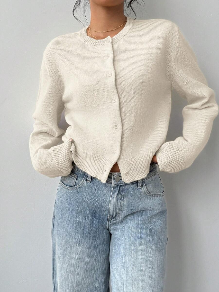 Antonia — Weicher kurzer Cardigan für Damen mit Rundhals und Knopfleiste, Das Modehaus Luzern