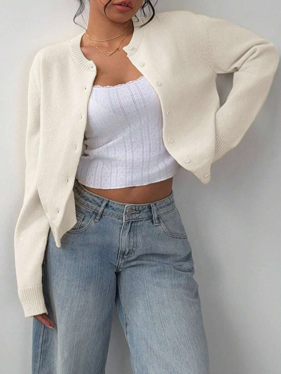 Antonia — Weicher kurzer Cardigan für Damen mit Rundhals und Knopfleiste, Das Modehaus Luzern