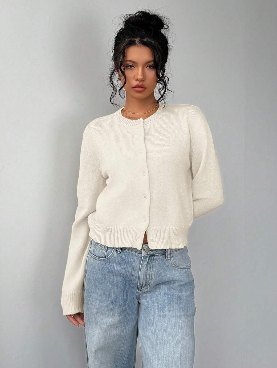Antonia — Weicher kurzer Cardigan für Damen mit Rundhals und Knopfleiste, Das Modehaus Luzern
