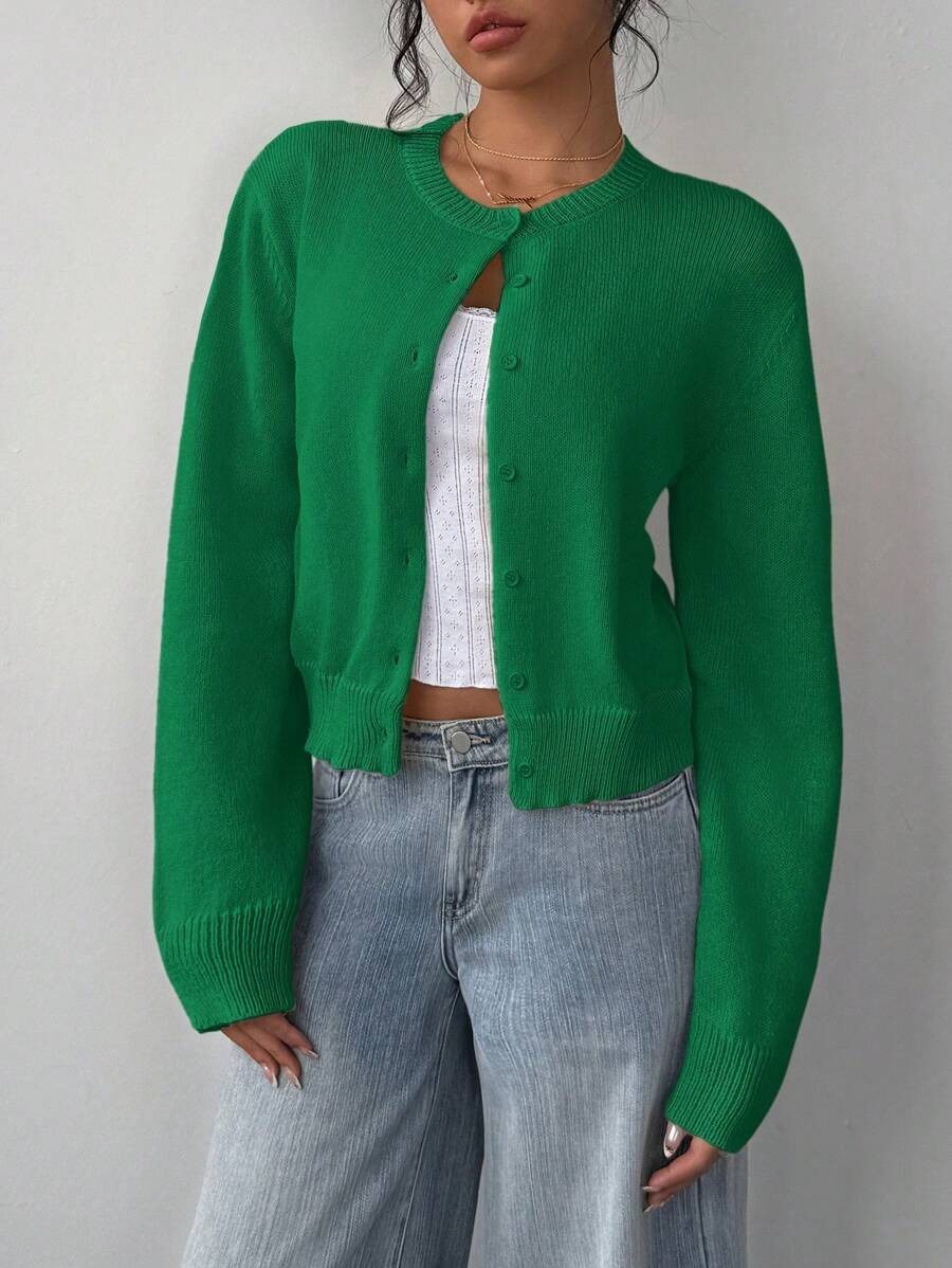 Antonia — Weicher kurzer Cardigan für Damen mit Rundhals und Knopfleiste, Das Modehaus Luzern