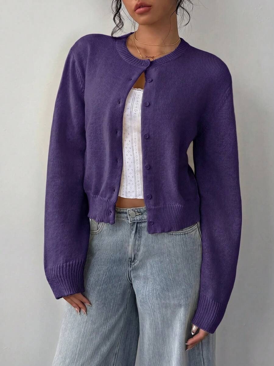Antonia — Weicher kurzer Cardigan für Damen mit Rundhals und Knopfleiste, Das Modehaus Luzern