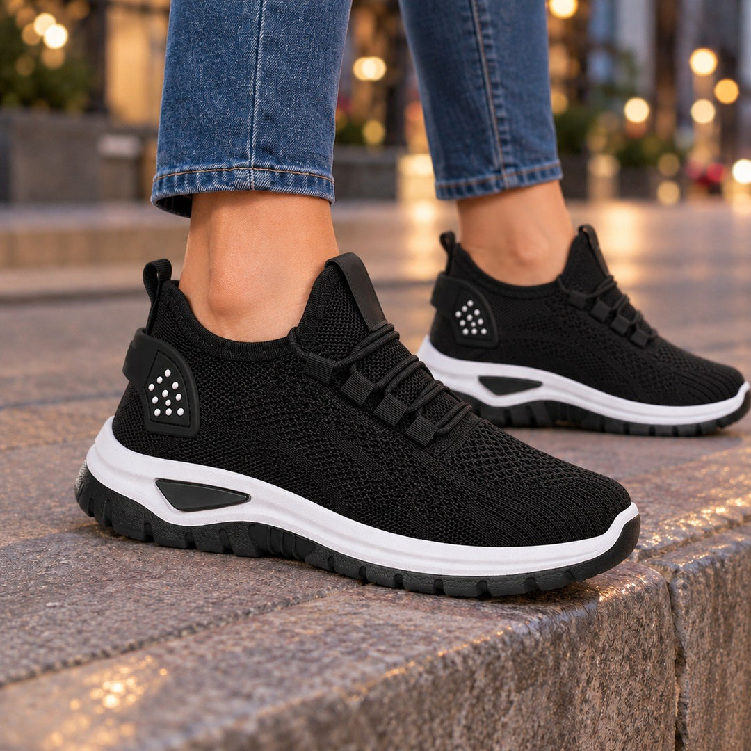 Astrid — Leichte atmungsaktive Sneakers für Damen aus Strick, Das Modehaus Luzern