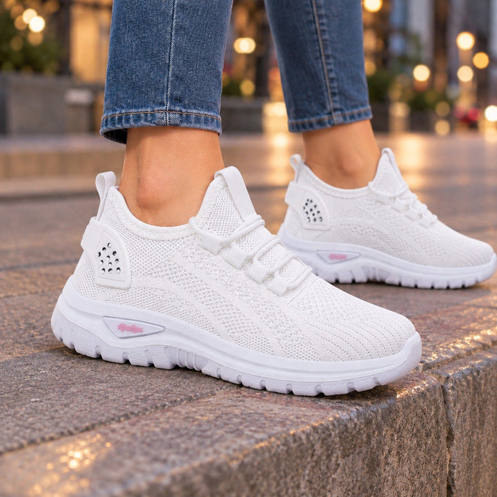 Astrid — Leichte atmungsaktive Sneakers für Damen aus Strick, Das Modehaus Luzern