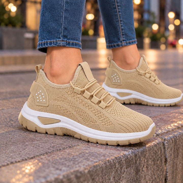 Astrid — Leichte atmungsaktive Sneakers für Damen aus Strick, Das Modehaus Luzern