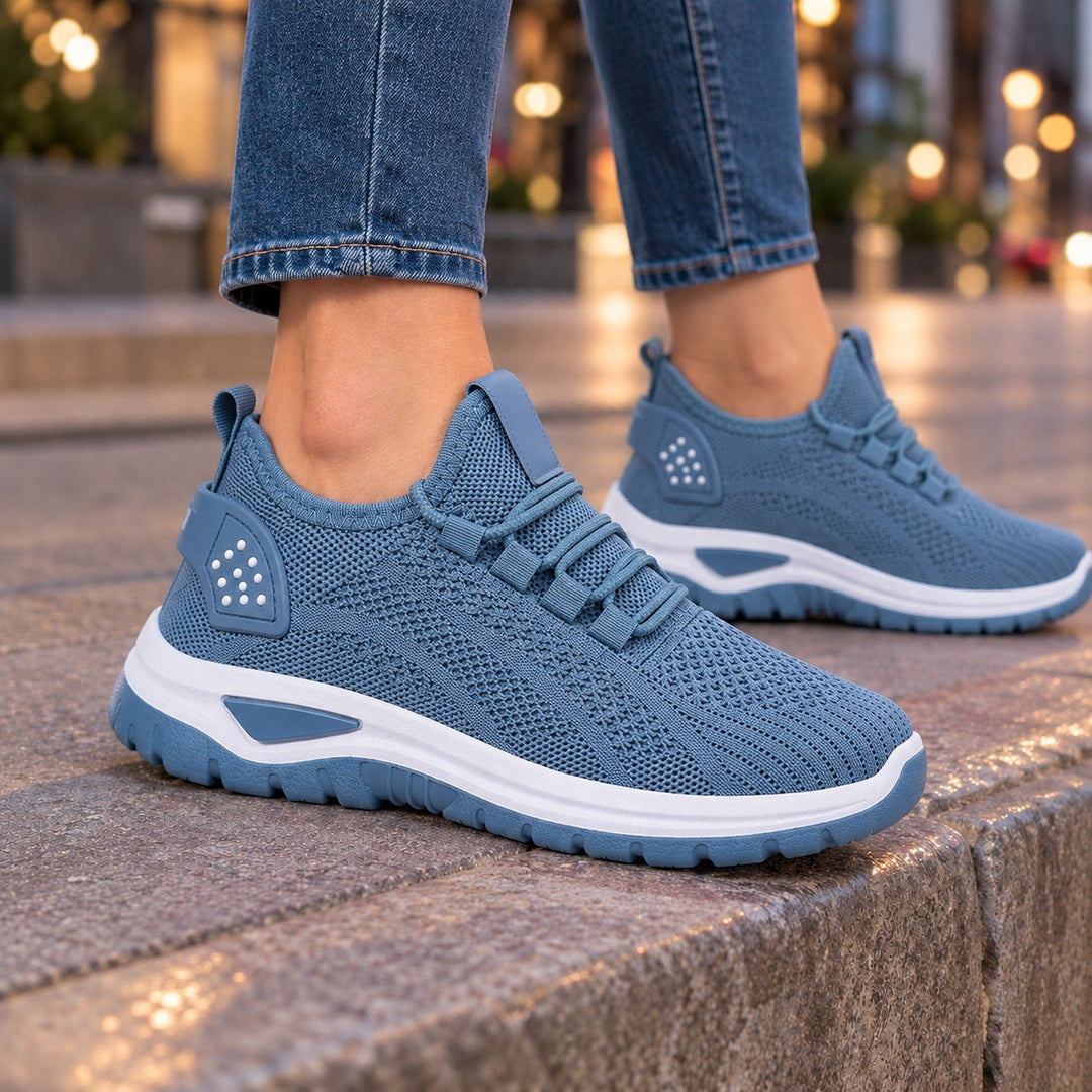 Astrid — Leichte atmungsaktive Sneakers für Damen aus Strick, Das Modehaus Luzern