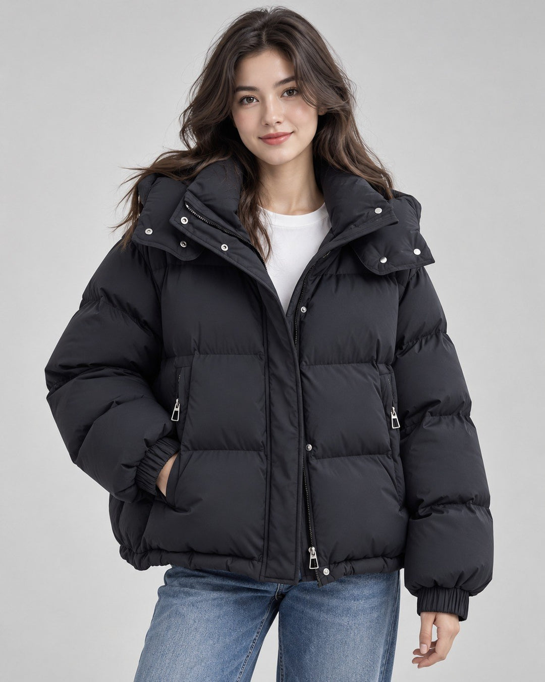Barbara — Lässige Oversize Winterjacke für Damen mit Kapuze und Daunen, Das Modehaus Luzern