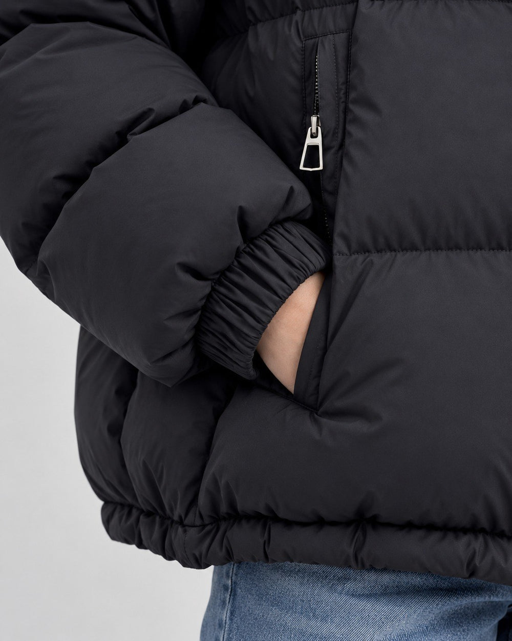 Barbara — Lässige Oversize Winterjacke für Damen mit Kapuze und Daunen, Das Modehaus Luzern
