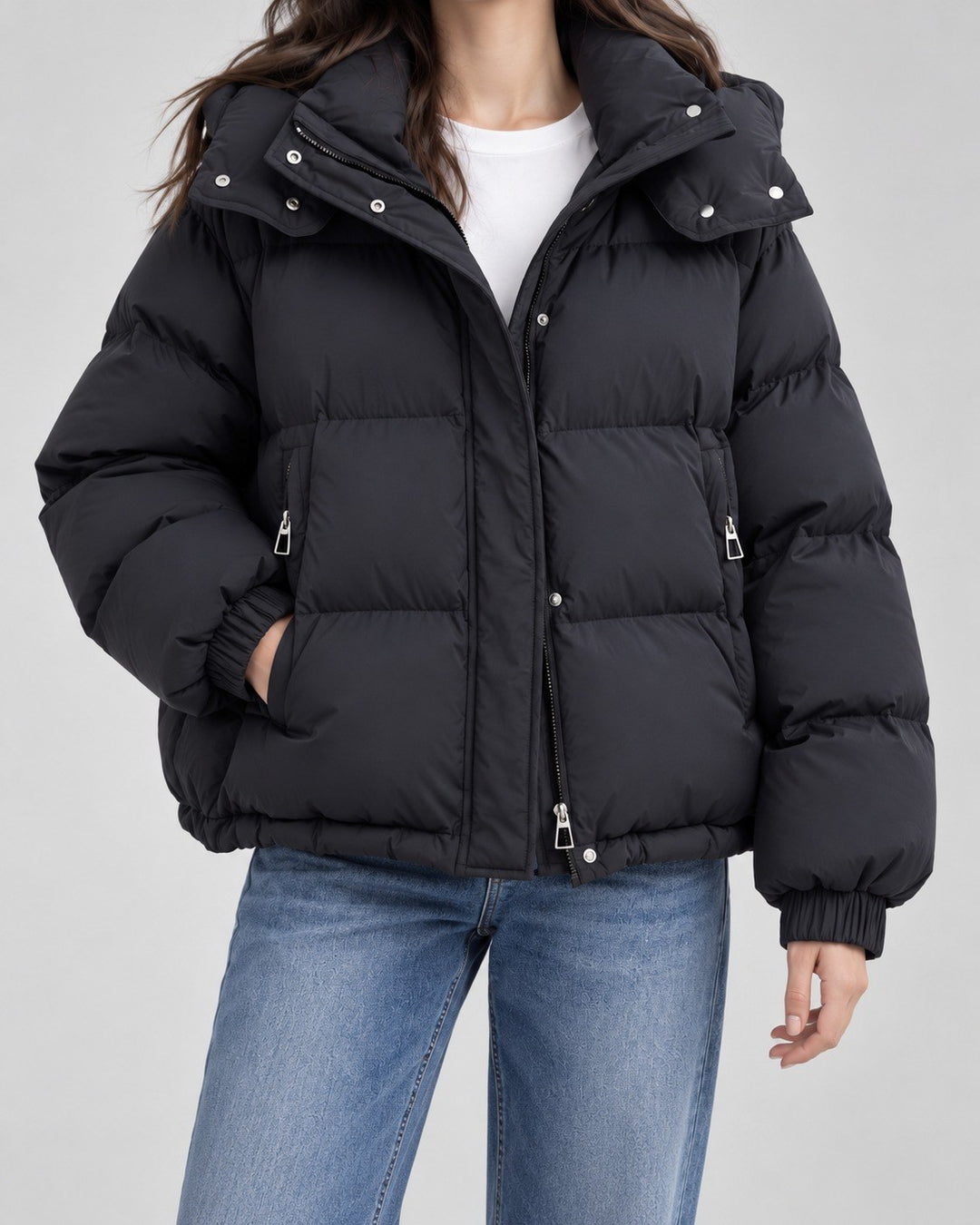 Barbara — Lässige Oversize Winterjacke für Damen mit Kapuze und Daunen, Das Modehaus Luzern