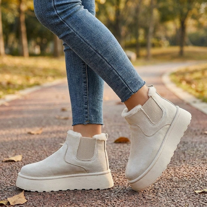Bianca — Warme gefütterte Chelsea Winterschuhe für Damen mit Plateau, Das Modehaus Luzern