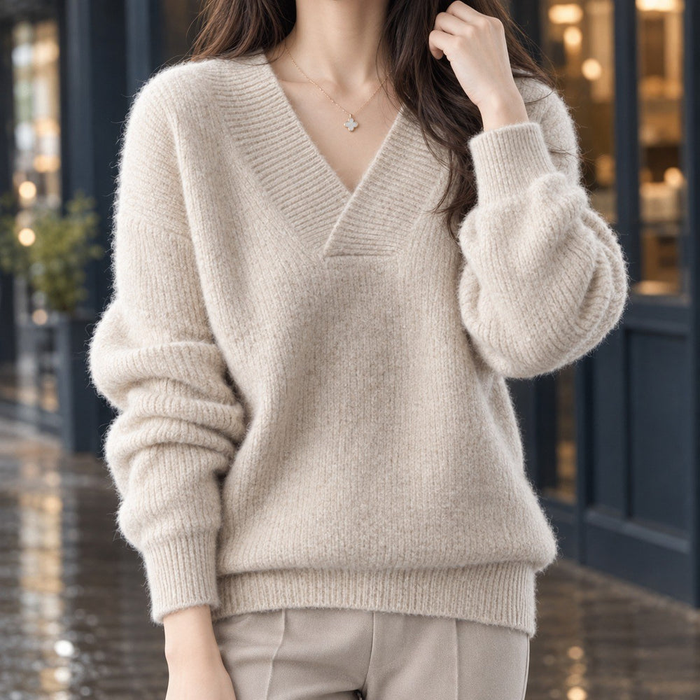 Carmen — Weicher lockerer Strickpullover für Damen mit V Ausschnitt, Das Modehaus Luzern