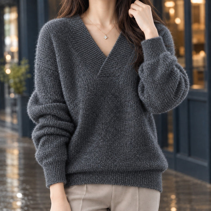 Carmen — Weicher lockerer Strickpullover für Damen mit V Ausschnitt, Das Modehaus Luzern