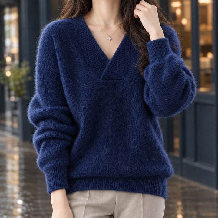 Carmen — Weicher lockerer Strickpullover für Damen mit V Ausschnitt, Das Modehaus Luzern