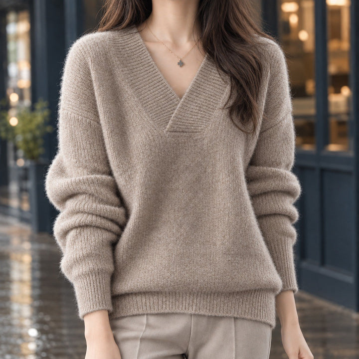 Carmen — Weicher lockerer Strickpullover für Damen mit V Ausschnitt, Das Modehaus Luzern