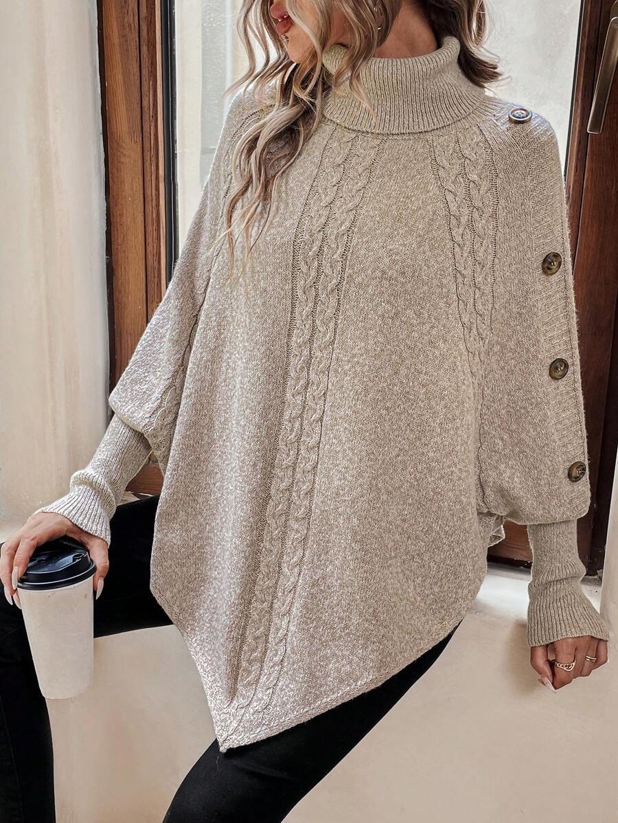 Carola — Weicher Poncho-Pullover für Damen mit Rollkragen und Zopfmuster, Das Modehaus Luzern