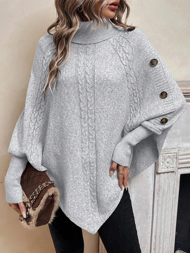 Carola — Weicher Poncho-Pullover für Damen mit Rollkragen und Zopfmuster, Das Modehaus Luzern