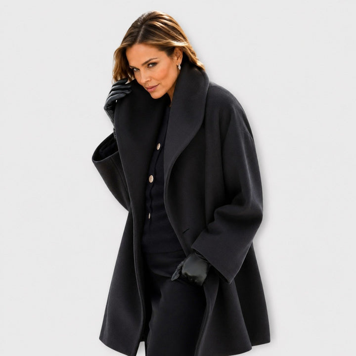 Cornelia — Winddichter Wintermantel aus Wolle für Damen mit Schalkragen, Das Modehaus Luzern