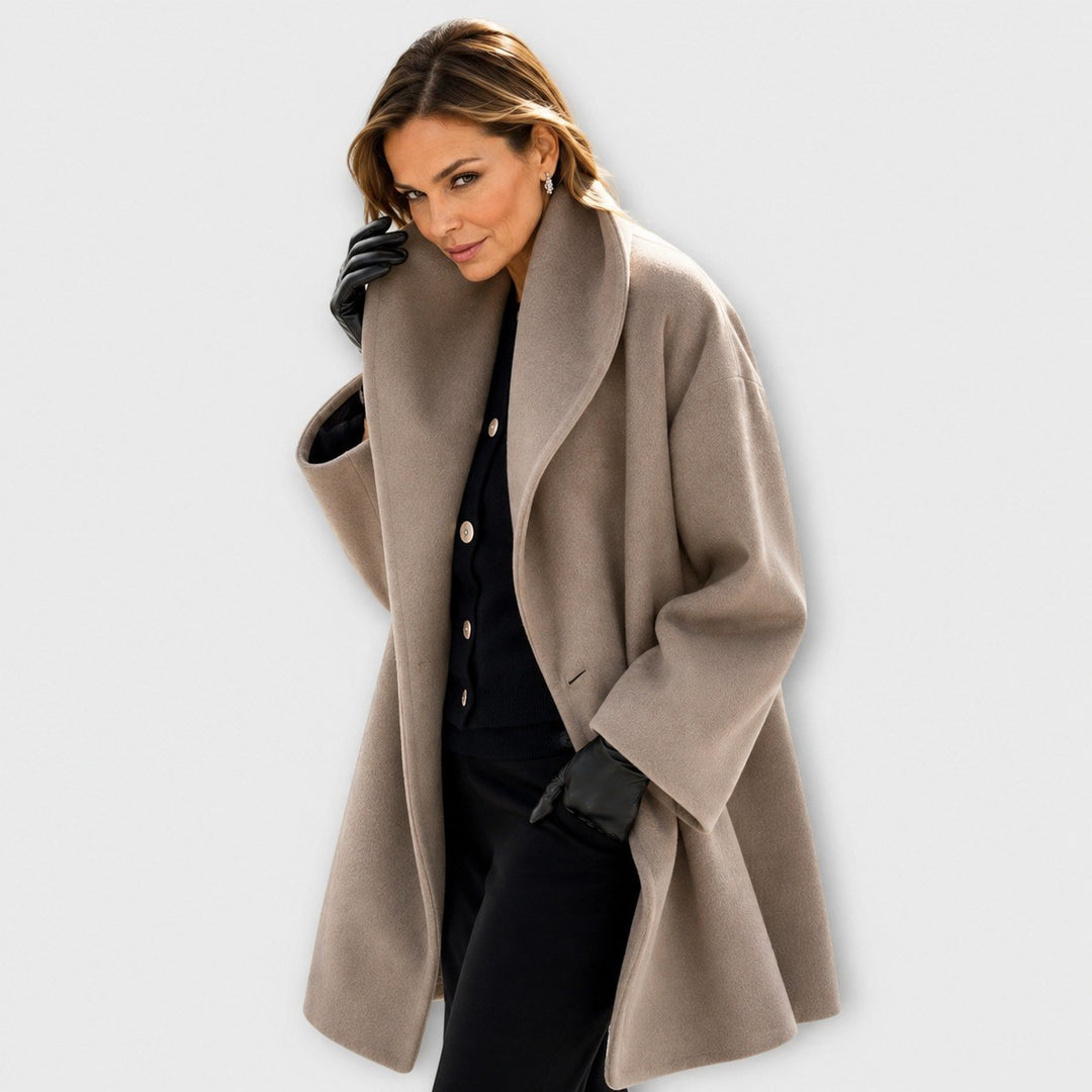 Cornelia — Winddichter Wintermantel aus Wolle für Damen mit Schalkragen, Das Modehaus Luzern