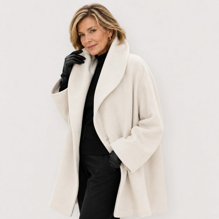 Cornelia — Winddichter Wintermantel aus Wolle für Damen mit Schalkragen, Das Modehaus Luzern