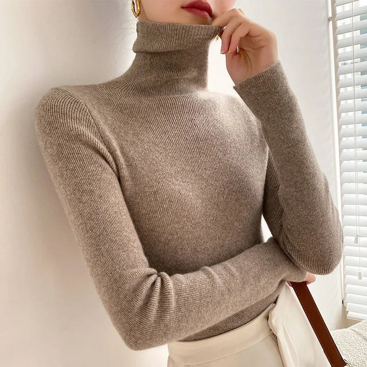 Dagmar — Weicher schmaler Rollkragenpullover für Damen aus Kaschmir-Mix, Das Modehaus Luzern
