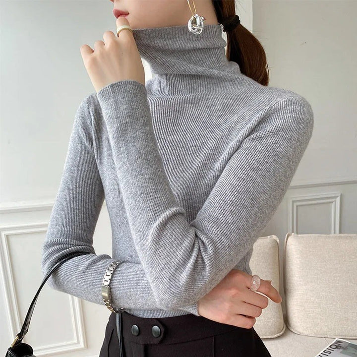 Dagmar — Weicher schmaler Rollkragenpullover für Damen aus Kaschmir-Mix, Das Modehaus Luzern
