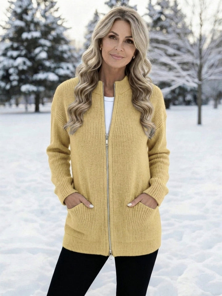 Daniela — Warme lange Winterjacke für Damen mit Reissverschluss und Taschen, Das Modehaus Luzern