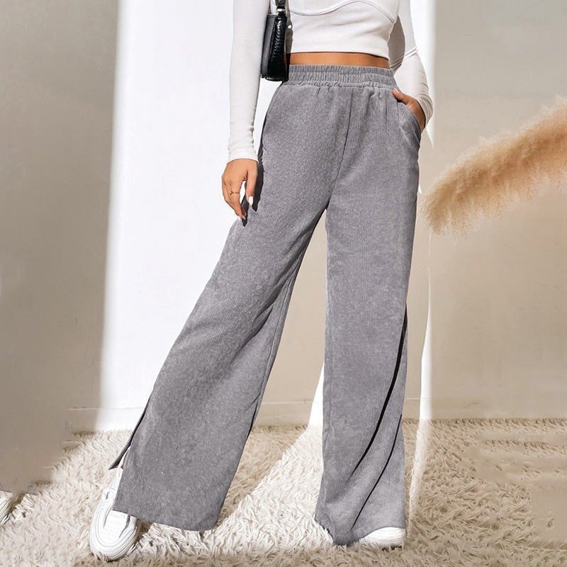 Doris — Bequeme Trainerhose für Damen mit weitem Bein und Schlitz am Saum, Das Modehaus Luzern