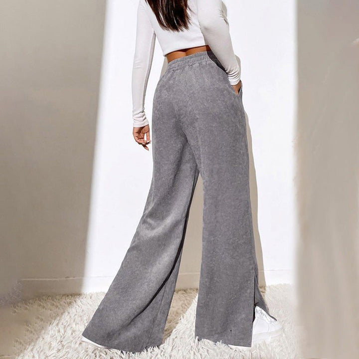 Doris — Bequeme Trainerhose für Damen mit weitem Bein und Schlitz am Saum, Das Modehaus Luzern
