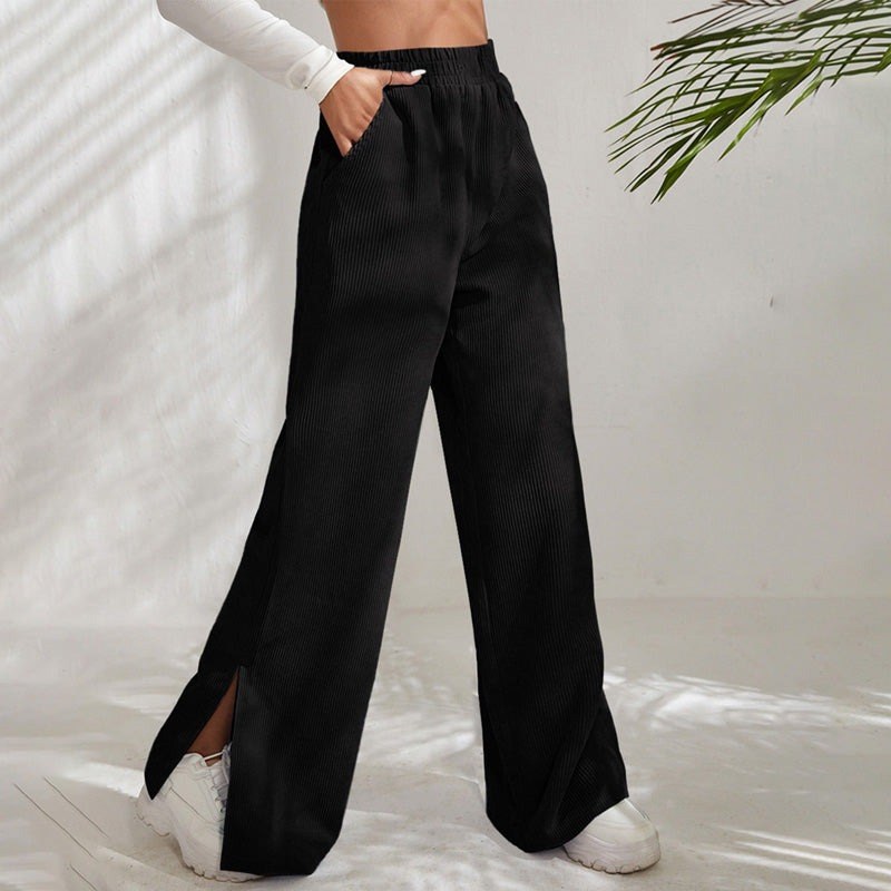Doris — Bequeme Trainerhose für Damen mit weitem Bein und Schlitz am Saum, Das Modehaus Luzern