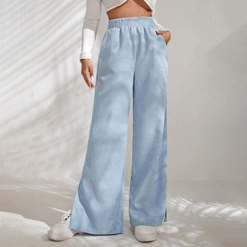 Doris — Bequeme Trainerhose für Damen mit weitem Bein und Schlitz am Saum, Das Modehaus Luzern