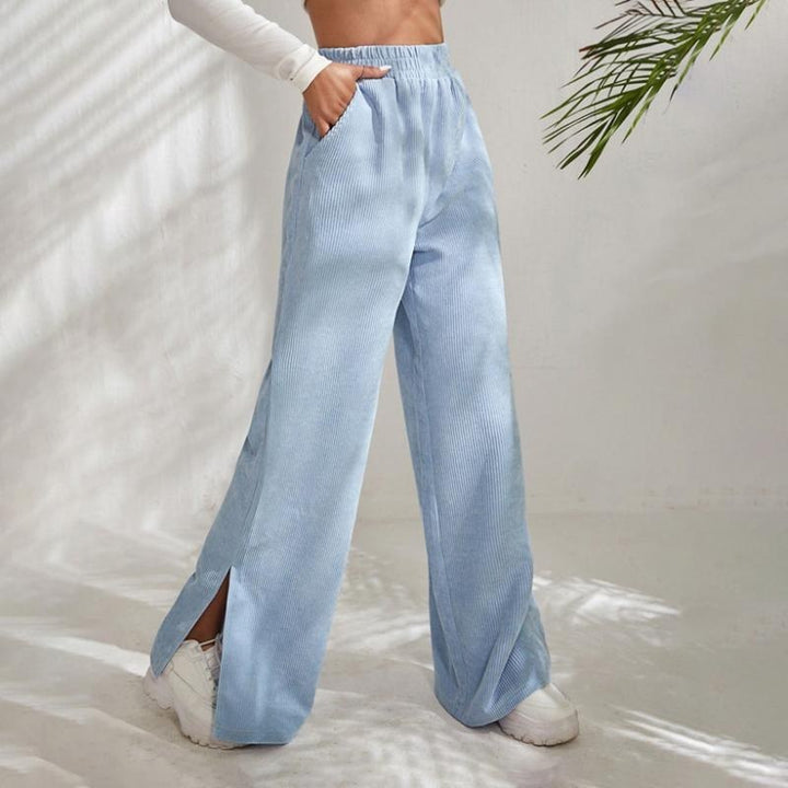 Doris — Bequeme Trainerhose für Damen mit weitem Bein und Schlitz am Saum, Das Modehaus Luzern