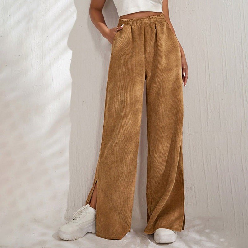 Doris — Bequeme Trainerhose für Damen mit weitem Bein und Schlitz am Saum, Das Modehaus Luzern