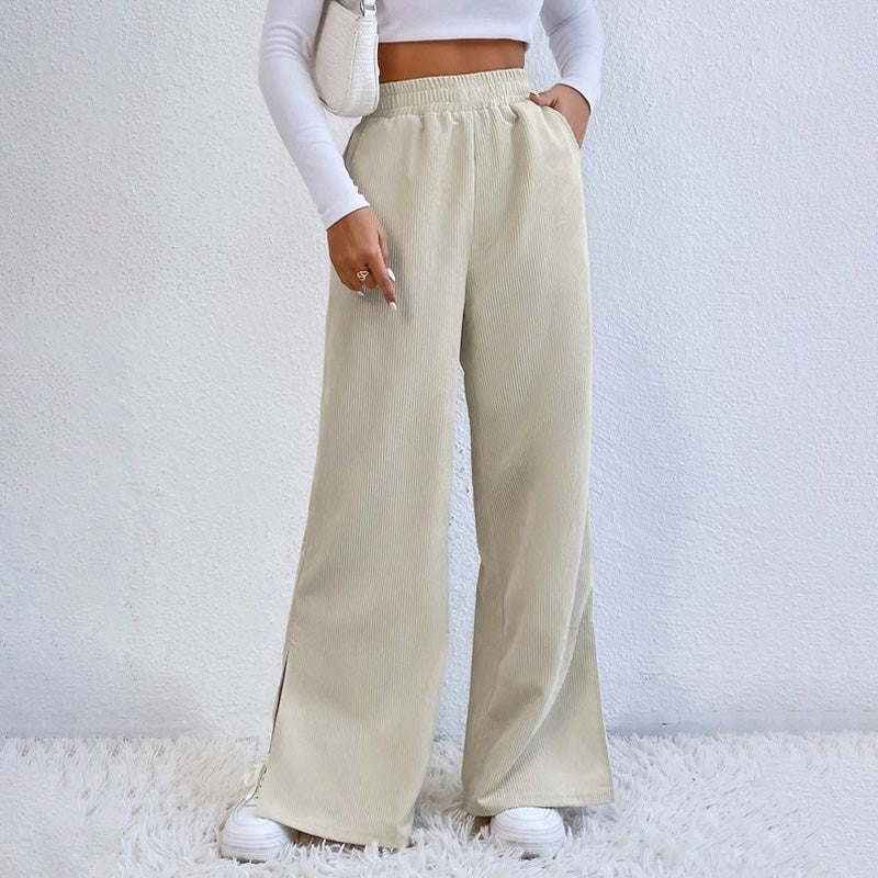 Doris — Bequeme Trainerhose für Damen mit weitem Bein und Schlitz am Saum, Das Modehaus Luzern
