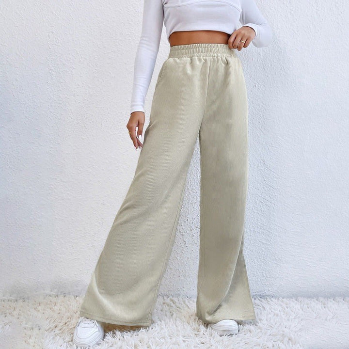 Doris — Bequeme Trainerhose für Damen mit weitem Bein und Schlitz am Saum, Das Modehaus Luzern