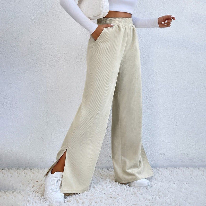 Doris — Bequeme Trainerhose für Damen mit weitem Bein und Schlitz am Saum, Das Modehaus Luzern