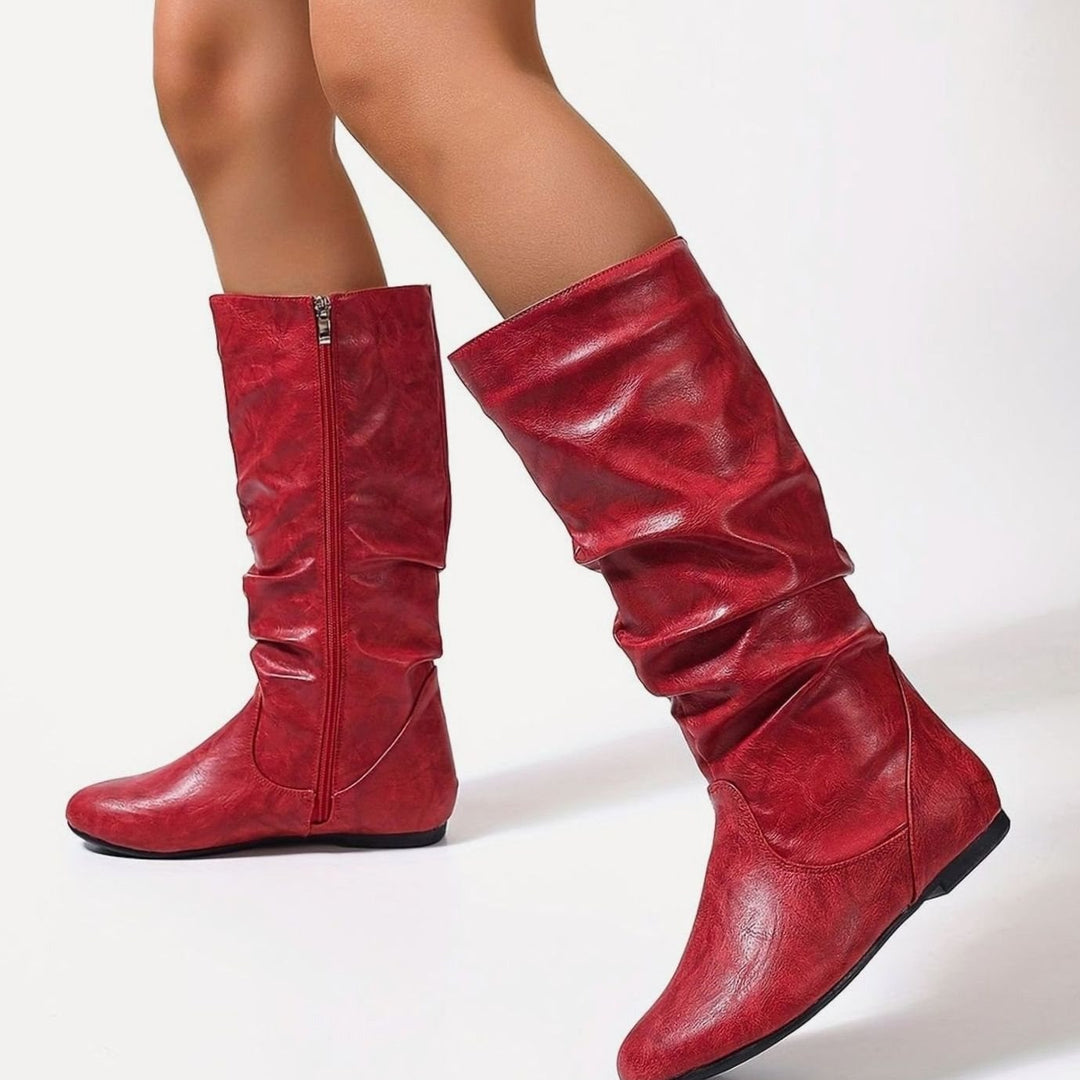 Eliane — Elegante flache wadenhohe Stiefel für Damen mit Reissverschluss, Das Modehaus Luzern