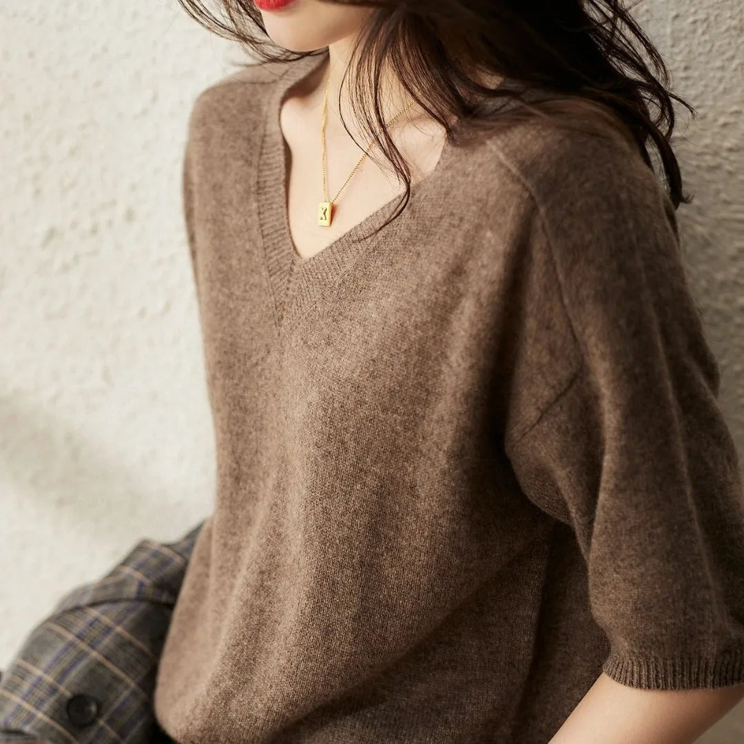Elisabeth — Lockerer Cashmere Pullover für Damen mit V-Ausschnitt, Das Modehaus Luzern