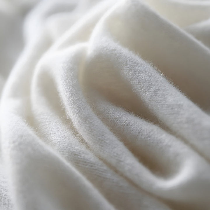 Elisabeth — Lockerer Cashmere Pullover für Damen mit V-Ausschnitt, Das Modehaus Luzern