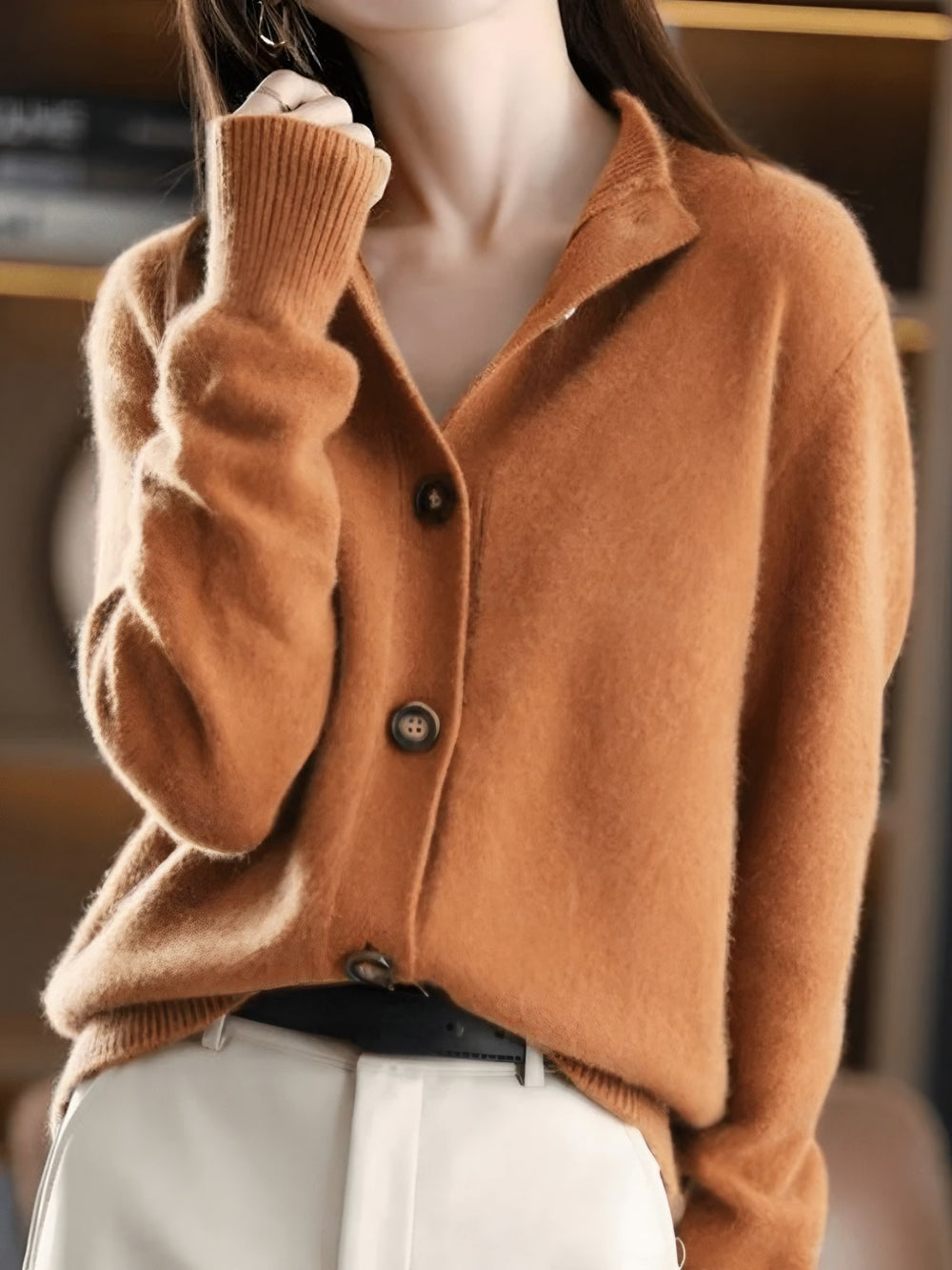 Elvira — Weicher Cardigan mit Stehkragen und Bündchen für Damen, Das Modehaus Luzern