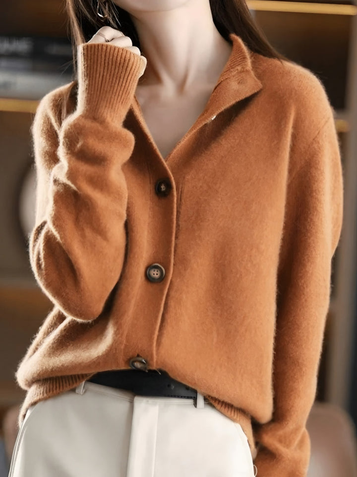 Elvira — Weicher Cardigan mit Stehkragen und Bündchen für Damen, Das Modehaus Luzern