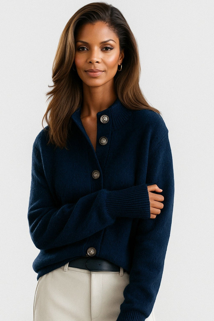 Elvira — Weicher Cardigan mit Stehkragen und Bündchen für Damen, Das Modehaus Luzern